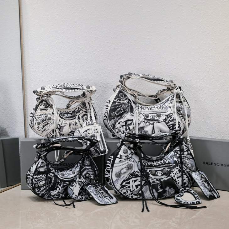 Picture of Balenciaga Handbags _SKUfw185509515fw